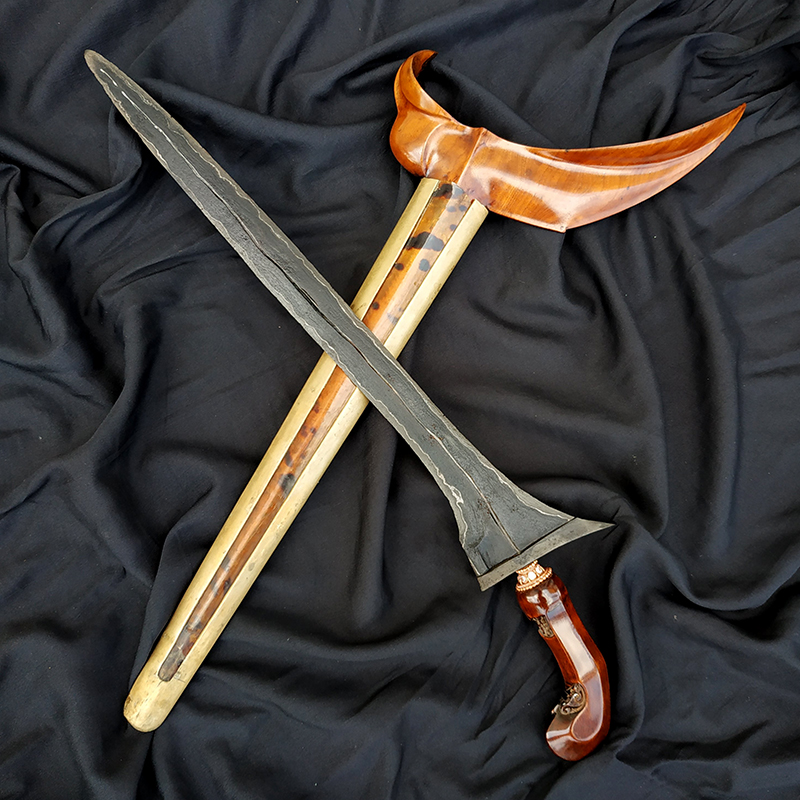 Keris Pamengkang Jagad Pamor Adeg Wengkon Tejo Kinurung Kuno